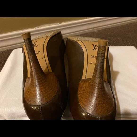 SOLD - Louis Vuitton 36.5 Vernis High Heels - Picture 7 of 17